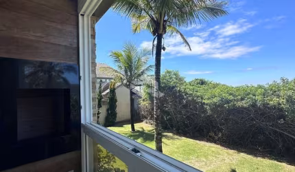 Apartamento pé na areia com duas suites no Mariscal em Bombinhas SC