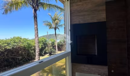 Apartamento pé na areia com duas suítes no  Mariscal em Bombinhas SC