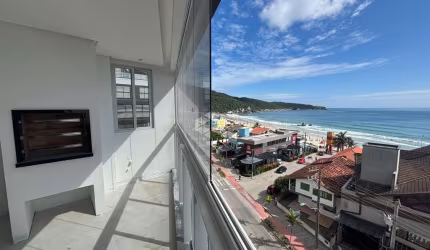 Apartamento frente mar com três quartos em Bombas Bombinhas SC