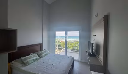 Casa com seis quartos frente mar no Mariscal em Bombinhas SC