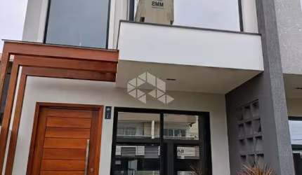 Sobrado Duplex com Duas Suítes no Canto Grande em Bombinhas SC.