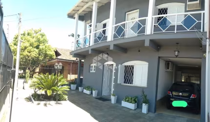 Casa com 5 dormitórios no Sarandi