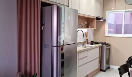 Casa com suíte, piscina e placas solares no Centro Novo