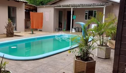 Casa térrea 3 dormitórios na Medianeira