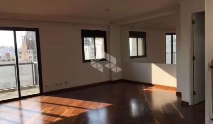 Cobertura à venda no Bairro Paraíso, com 284m² e condomínio com lazer completo.