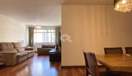 Apartamento de 136m², a 350mts. do metrô, com 3 quartos e 2 vagas de garagem.