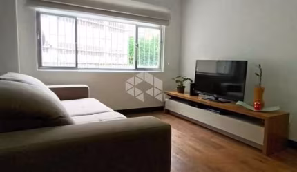 Apartamento 76 m² ,reformado , sendo 2 dormitórios, próximo a Estação Ana Rosa e o Parque da Aclimação.