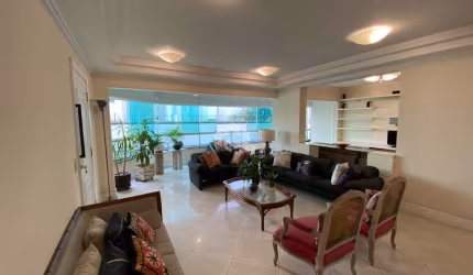 Apartamento à venda no Campo Belo, com 03 suítes e 03 vagas de garagens.