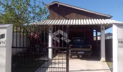 Casa com 02 dormitórios à venda no bairro Diácono Luiz Pozzobon em Camobi em Santa Maria