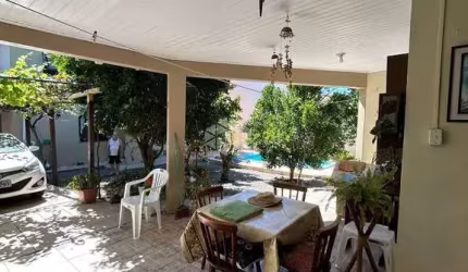 Casa 4 dormitórios, 2 pavimentos, à venda no Bairro Nossa Senhora Medianeira, Santa Maria-RS.