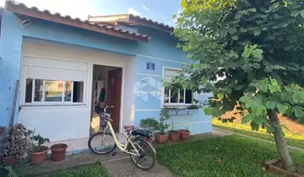 Casa com 02 dormitórios à venda no bairro Camobi, em Santa Maria.