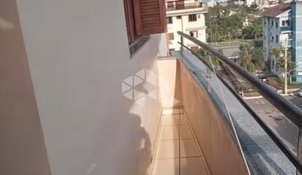 Apartamento à venda com 02 quartos, sacada e churrasqueira em Camobi, Santa Maria.