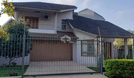 Casa à venda, com sacada e churrasqueira no bairro Camobi, em Santa Maria.