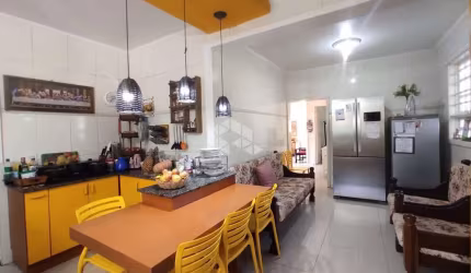 Casa com 06 dormitórios, à venda no bairro Chácara das Flores em Santa Maria, RS.
