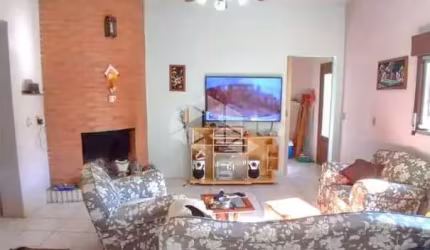 Casa com 03 dormitórios à venda no bairro Nossa Senhora do Perpétuo Socorro em Santa Maria, RS.