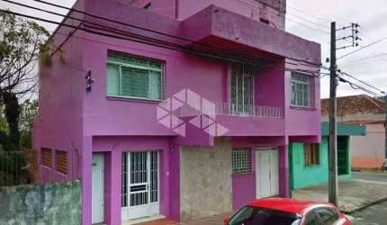 Casa com 05 quartos e churrasqueira, à venda no bairro Nossa Senhora do Rosário, em Santa Maria. RS.