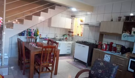 Casa  Sobrado com 02 dormitórios, garagem à venda no Parque Pinheiro Machado em Santa Maria