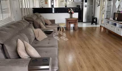 Casa de Luxo com 3 dormitorios e piscina à venda no Bairro Dom Antonio Reis em Santa Maria