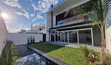 Casa de 03 quartos com suíte, 4 vagas e 357m² à venda no bairro São José em Santa Maria