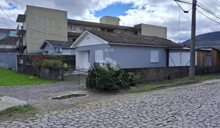 Casa de 05 dormitórios  à venda em Camobi Santa Maria