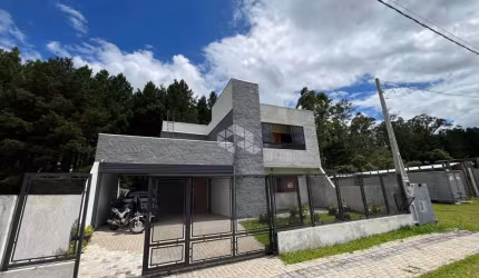 Casa com 03 quartos e pátio à venda no bairro Camobi em Santa Maria, pertinho da UFSM.