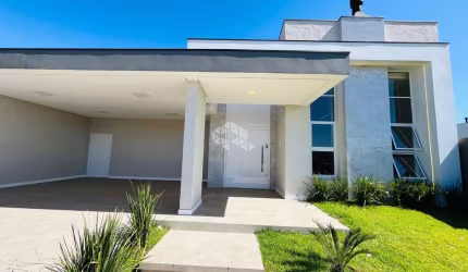 Casa Térrea com 03 quartos e 01 suíte com vagas para 02 carros, lareira e pátio em Camobi, Santa Maria, pertinho da UFSM