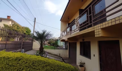 Casa Semi mobiliada com 5 quartos  e 1 suíte no Bairro Camobi em Santa Maria