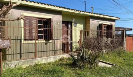 Casa com  02 quartos à venda no bairro Pinheiros em Caçapava do Sul