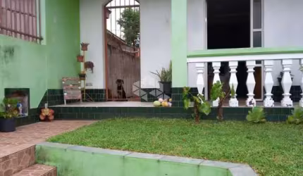 Casa sobrado à venda  4 quartos, uma suíte no bairro Itararé em Santa Maria