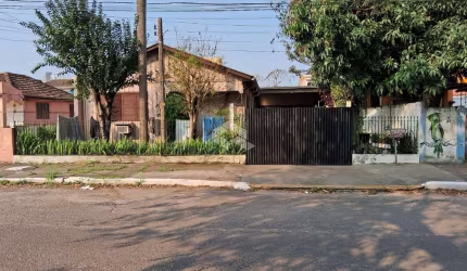 Terreno á venda com Casa e Pavilhão no Bairro Medianeira em Santa Maria - Ideal para Moradia e Trabalho!