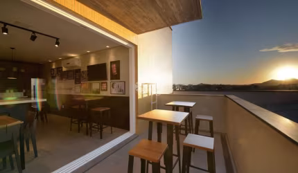 Apartamento semimobiliado com 01 dormitório no bairro Camobi em Santa Maria