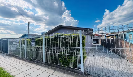 Casa com 03 quartos e edícula à venda no Bairro Urlândia em Santa Maria