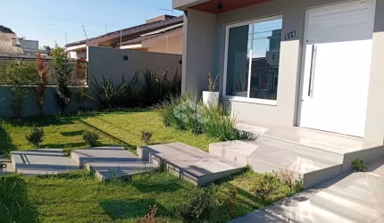 Casa de alto padrão com 3 quartos, uma suíte, piscina, no bairro São José em Santa Maria