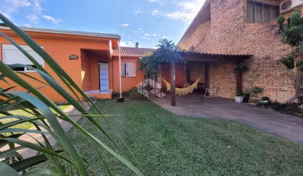 Duas Casas em um lote com 3 quartos, suíte à venda no Bairro Camobi em Santa Maria