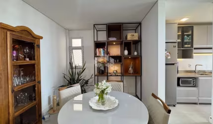 Apartamento semi-mobiliado à venda de 2 quartos com suíte em Camobi, Santa Maria - RS
