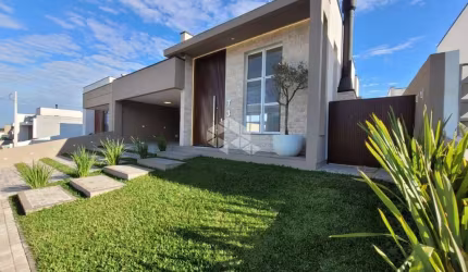Casa Nova à Venda com 3 quartos, suíte com closet em Condomínio Fechado