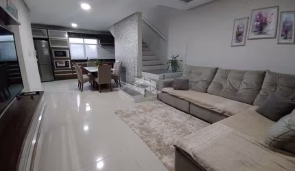 Casa à venda com 3 quartos e suíte no bairro Parque Pinheiro Machado em Santa Maria RS