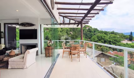 Casa com 4 suítes a venda na Barra da Lagoa/Praia Mole em Florianópolis/SC
