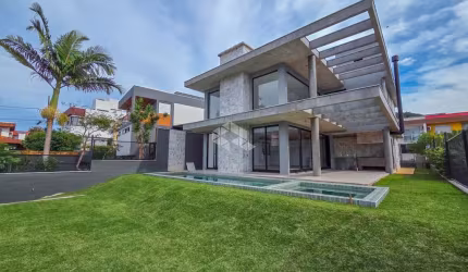 Casa com 4 dormitórios à venda na Praia do Campeche - Florianópolis/SC