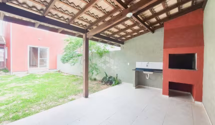 Sobrado/Casa com Dois Dormitórios a Venda próximo à Praia do Campeche.