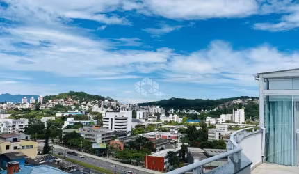 COBERTURA À VENDA 2 QUARTOS (SENDO 1 SUÍTE) + 1 ESCRITÓRIO -  2 VAGAS DE GARAGEM E VISTA PANORÂMICA EM FLORIANÓPOLIS - A 50 M DA UFSC