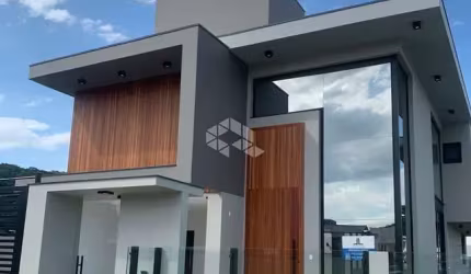 Casa 3 suites/quartos alto padrão com 311m² privativo no Loteamento Villa Pamplona por R$ 4.300.000,00