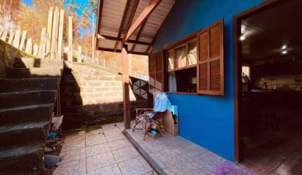 Casa a venda de 2 dormitórios mais banheiro social, localizada no bairro Palace hotel em Canel.