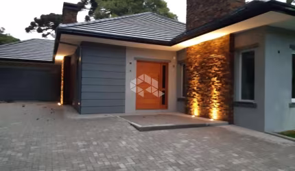 Casa térrea terreno plano, 3 suítes, no bairro vila Suíça