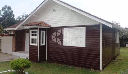 Casa de madeira com dois dormitórios em Canela no bairro Bom Jesus