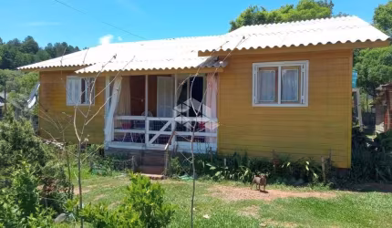 Casa com 3 dormitórios 1 banheiro e lavanderia no Vale dos Pinheiros, Gramado.