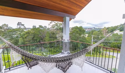 Residência Exclusiva com 3 Suítes e Vista Privilegiada