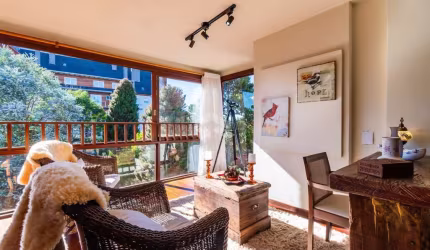 Viva a Magia de Gramado: Cobertura Encantadora com Vista Deslumbrante à Venda!