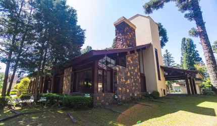 Venda de Casa Triplex no Bairro Bavária em Gramado