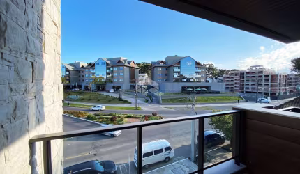 A venda apartamento de 2 dormitórios sendo 2 suítes, localizado no centro de Canela.